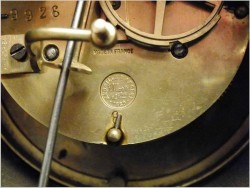 Zjawiskowy medalowy zegar  ze świecznikami i Putto  - Datowany 1889r.