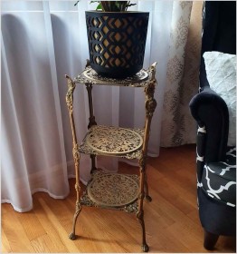 Wyjątkowy oryginalny mosiężny stojak na kwiaty XXw.