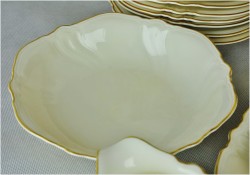 PIĘKNY ROSENTHAL 'VIKTORIA' SERWIS OBIADOWY 12 OSÓB. ECRU/ZŁOTO 1938 ROK. (45 ELEMENTÓW)