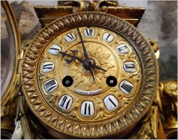 Pałacowy Zegar Medalowy z Kandelabrami, Styl Ludwika XVI - Brąz XIXw. (Wys: 79 cm)