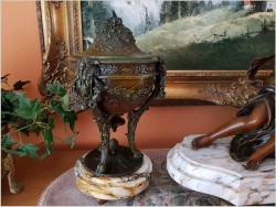 Polecamy! Duży medalowy zegar figuralny z wazami "La Fontaine aux Mesanges" ( par F. Moreau) XIXw.