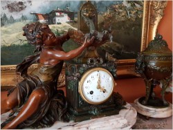 Polecamy! Duży medalowy zegar figuralny z wazami "La Fontaine aux Mesanges" ( par F. Moreau) XIXw.