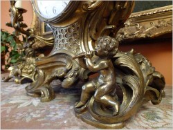 Zjawiskowy medalowy zegar  ze świecznikami i Putto  - Datowany 1889r.