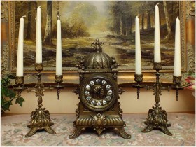 FRANCUSKI GOTYCKI KOMINKOWY ZEGAR Z KANDELABRAMI - BRĄZ 1870r.