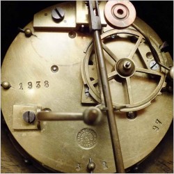 Medalowy zegar z Putto, brąz w stylu Ludwika XV / Rococo 1855r. (Zobacz film!)