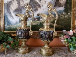 Piękny Komplet z Brązu, Dużych Pałacowych Amfor z Putto (20kg)