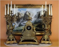 Pałacowy Zegar Medalowy z Kandelabrami, Styl Ludwika XVI - Brąz XIXw. (Wys: 79 cm)