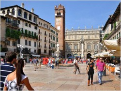 UNIKAT! PIAZZA DELLA ERBE, VERONA - HANS WOLF (1921 IN GRAZ; † 1972 EBENDA)