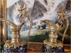 Piękny Komplet z Brązu, Dużych Pałacowych Amfor z Putto (20kg)