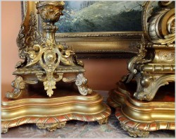 Pałacowy Zegar Medalowy z Kandelabrami, Styl Ludwika XVI - Brąz XIXw. (Wys: 79 cm)