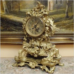 Medalowy zegar z Putto, brąz w stylu Ludwika XV / Rococo 1855r. (Zobacz film!)