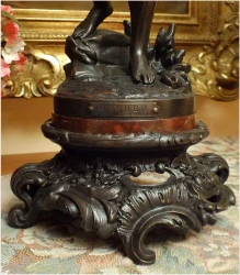 SYGNOWANA LAMPA NAFTOWA Z FIGURĄ ORFEUSZA - Par Bruchon (XIXw.)